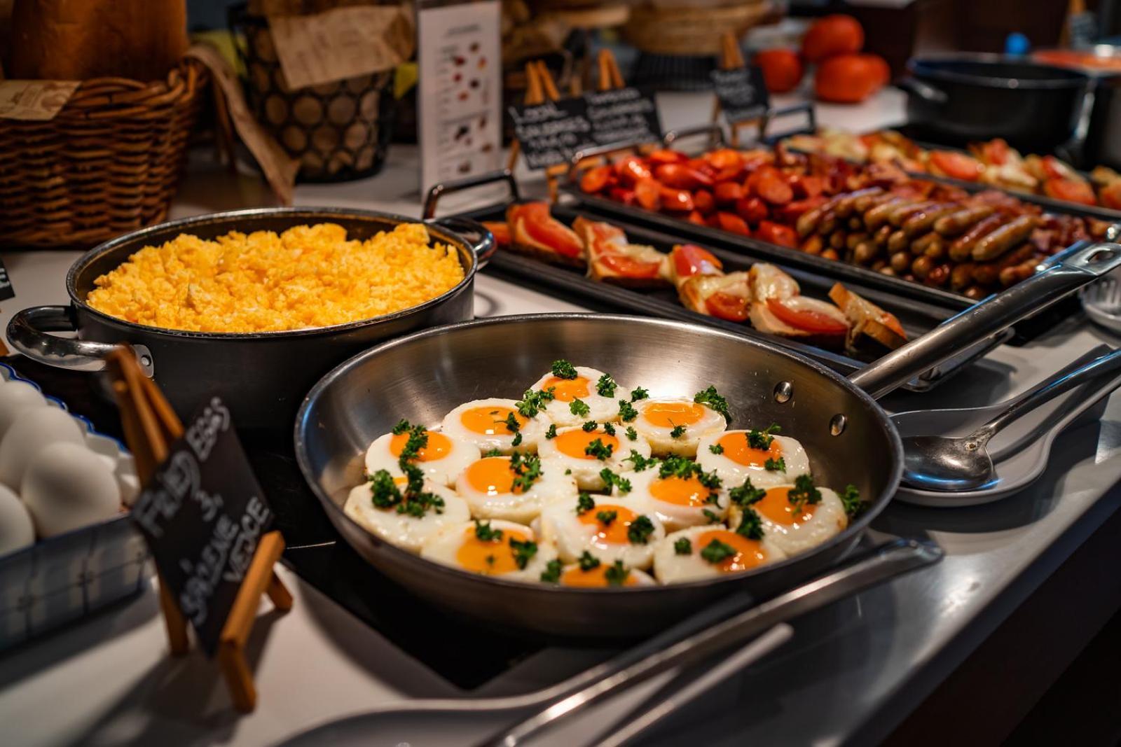 Don Giovanni Hotel Prague - Great Hotels Of The World Exterior photo Breakfast buffet at a hotel